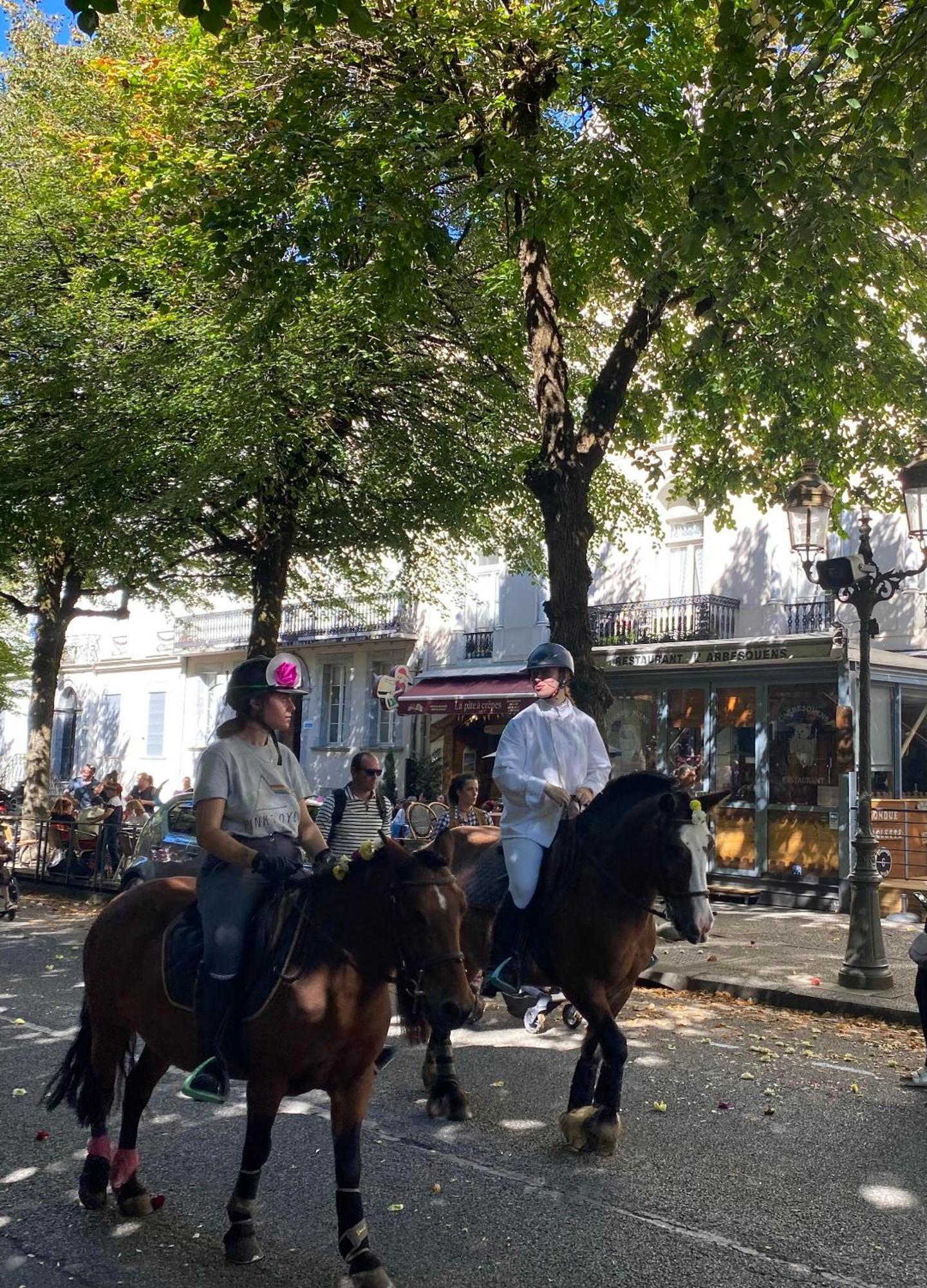 Au 47 Allees D'Etigny - Central & Standing - Avec Parking - Linge De Lit Et De Toilette Inclus Bagneres-de-Luchon ภายนอก รูปภาพ