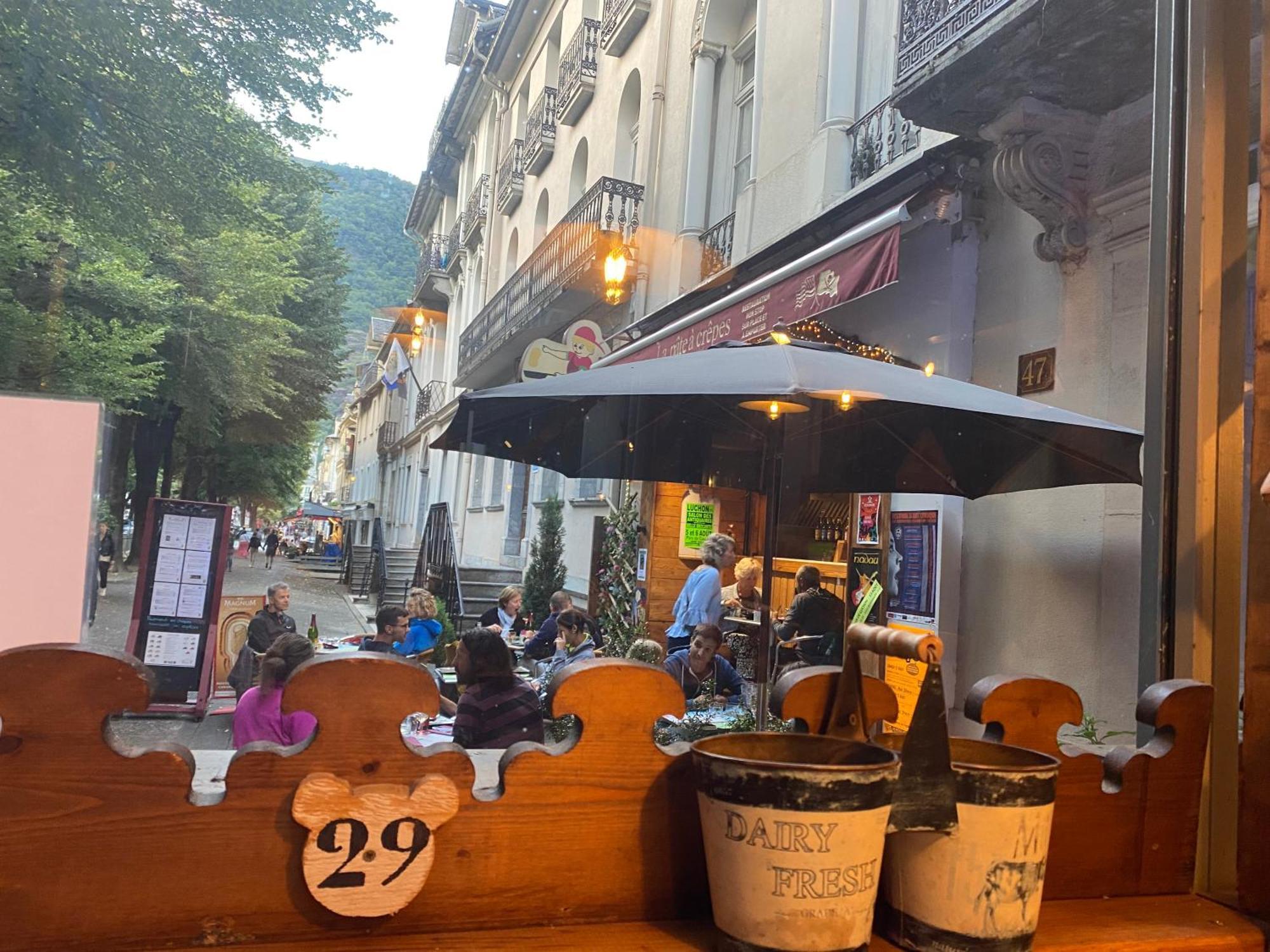 Au 47 Allees D'Etigny - Central & Standing - Avec Parking - Linge De Lit Et De Toilette Inclus Bagneres-de-Luchon ภายนอก รูปภาพ